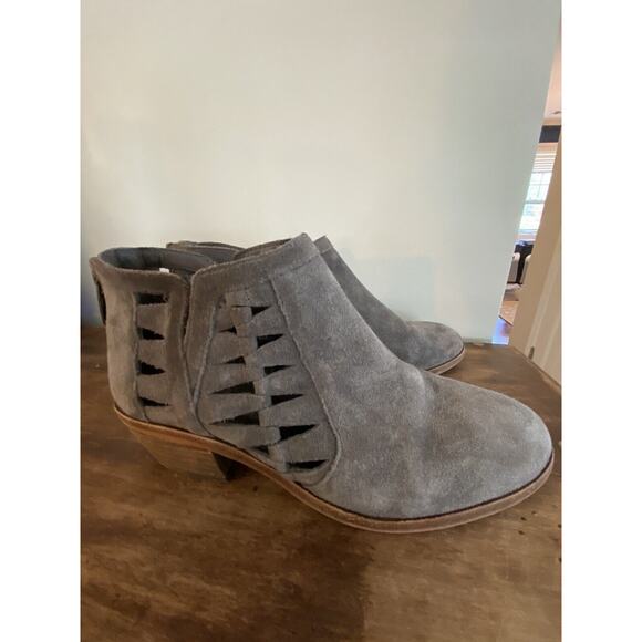 Vince Camuto‎ Peera Suede Cutout Ankle Bootie Women’s Size 6.5 Western Boho Gray - Picture 2 of 6